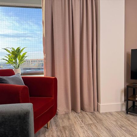 Elegant One Bedroom Apartment Суиндон Экстерьер фото