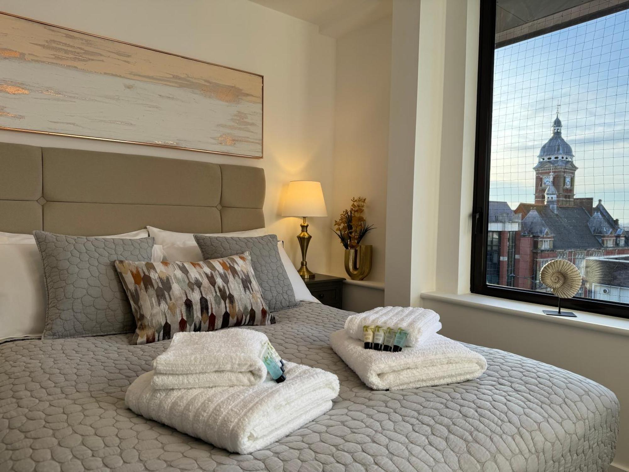 Elegant One Bedroom Apartment Суиндон Экстерьер фото