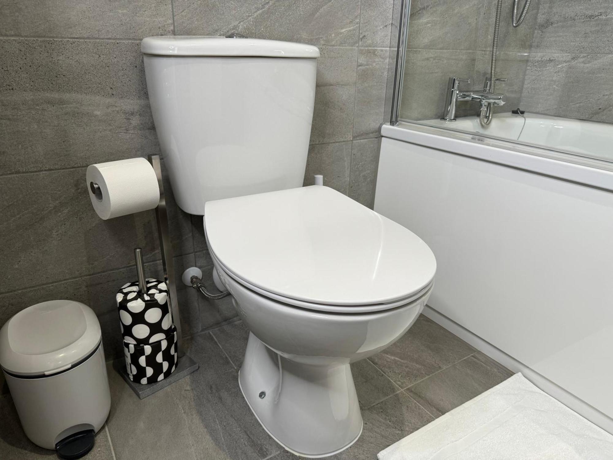 Elegant One Bedroom Apartment Суиндон Экстерьер фото